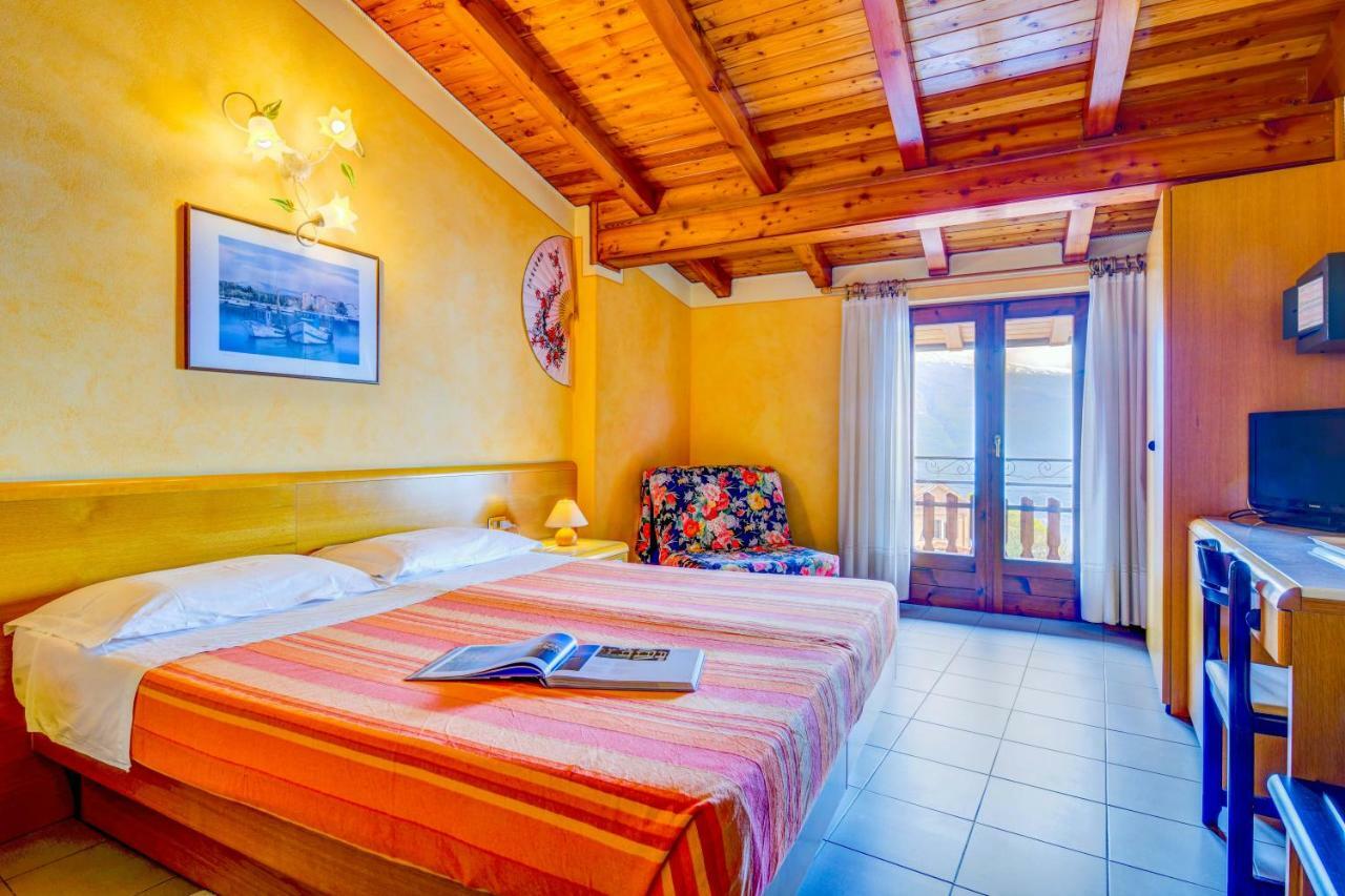 Hotel Castello Tignale Buitenkant foto